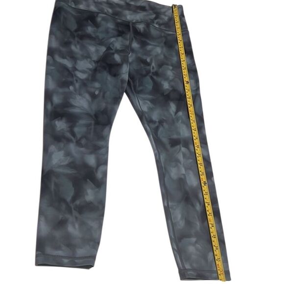 Athleta Elation Serene Riviera Blue Printed 7/8 Tight Leggings Size Large - Picture 12 of 13